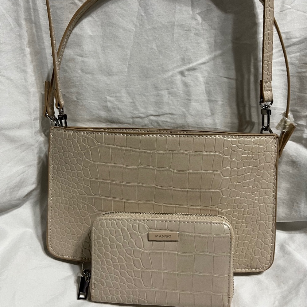 Mango geometric bag with double handles and matching wallet. Color tan